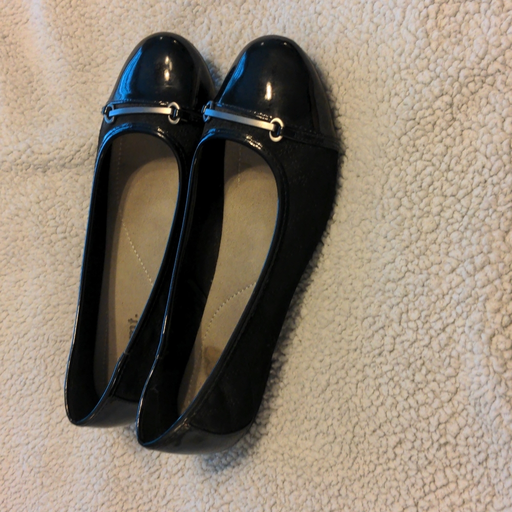 Whitemt. Black shoes